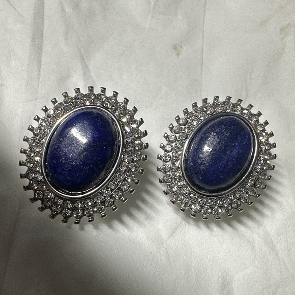 This is a pair of vintage silver-tone lapis lazuli cuff links - Picture 5 of 15